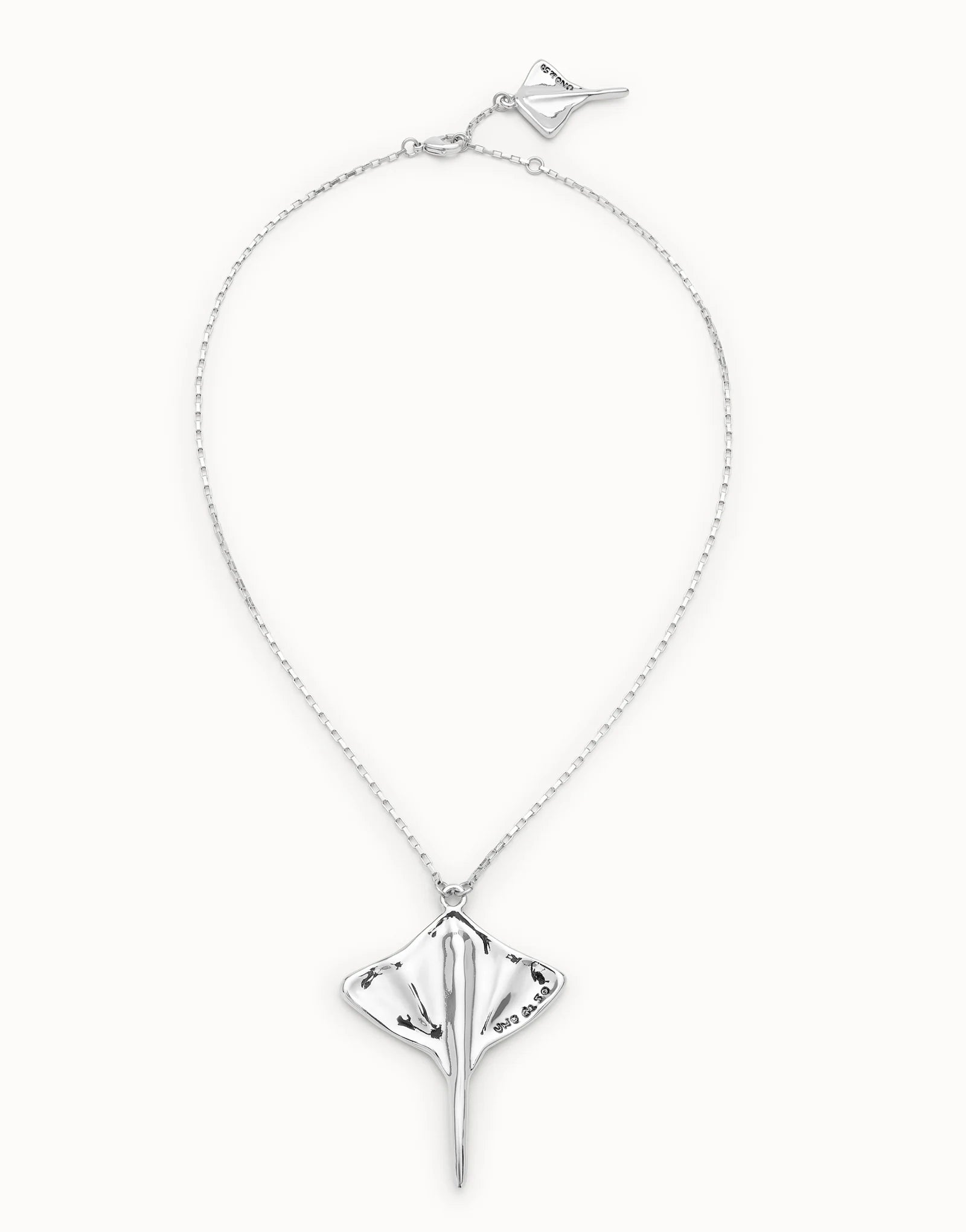 Uno de 50 COL1930 Silver Short chain pendant necklace with manta ray