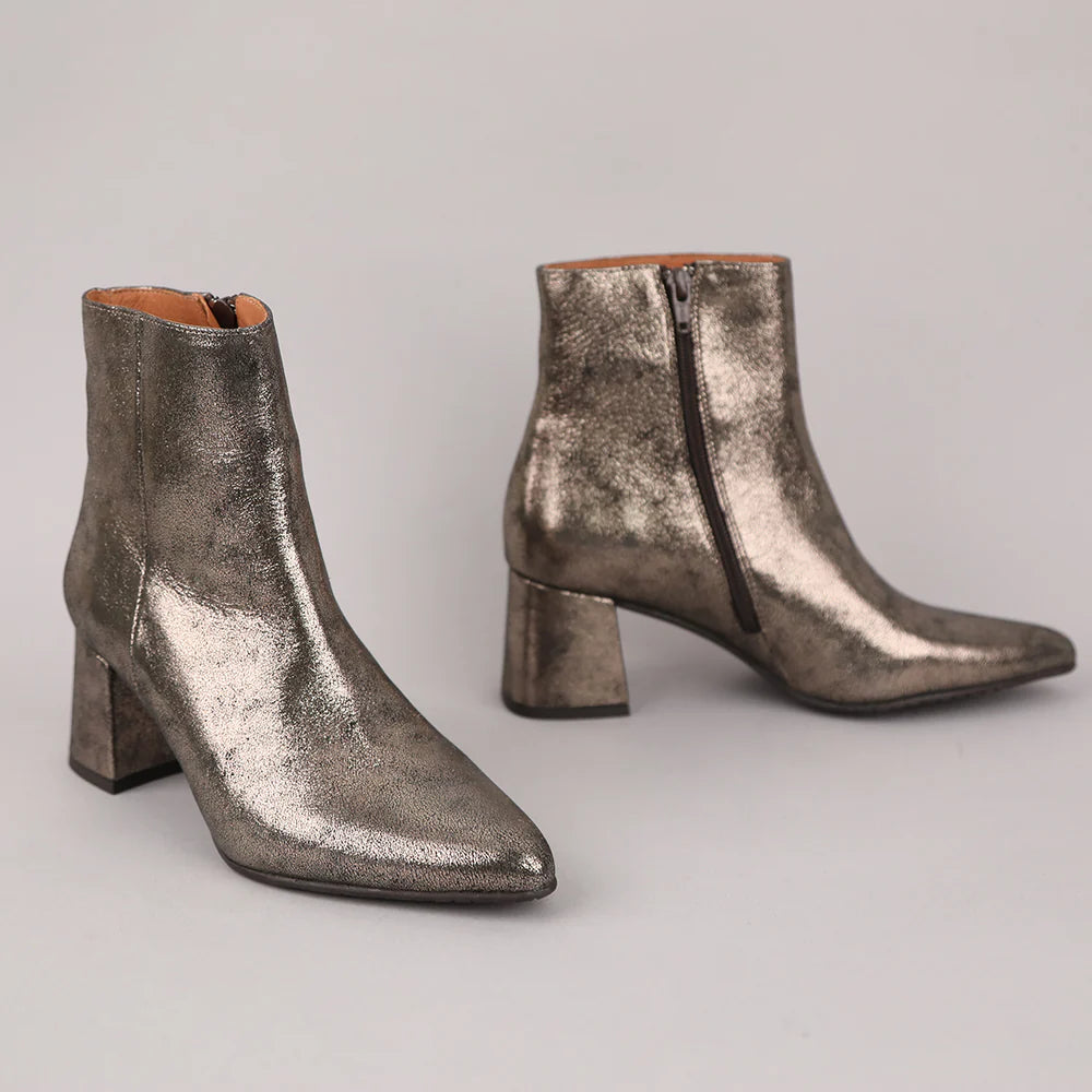 Esska Lorna - Metallic Iron
