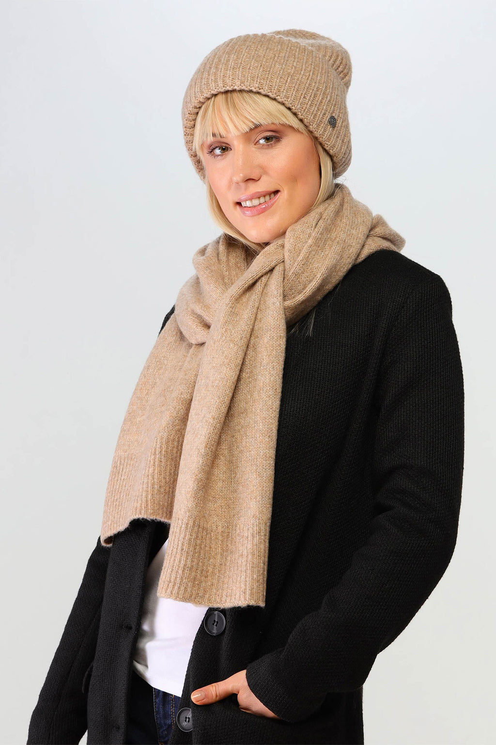 Fraas Camel Beige Knitted Scarf 667062-180, worn by model
