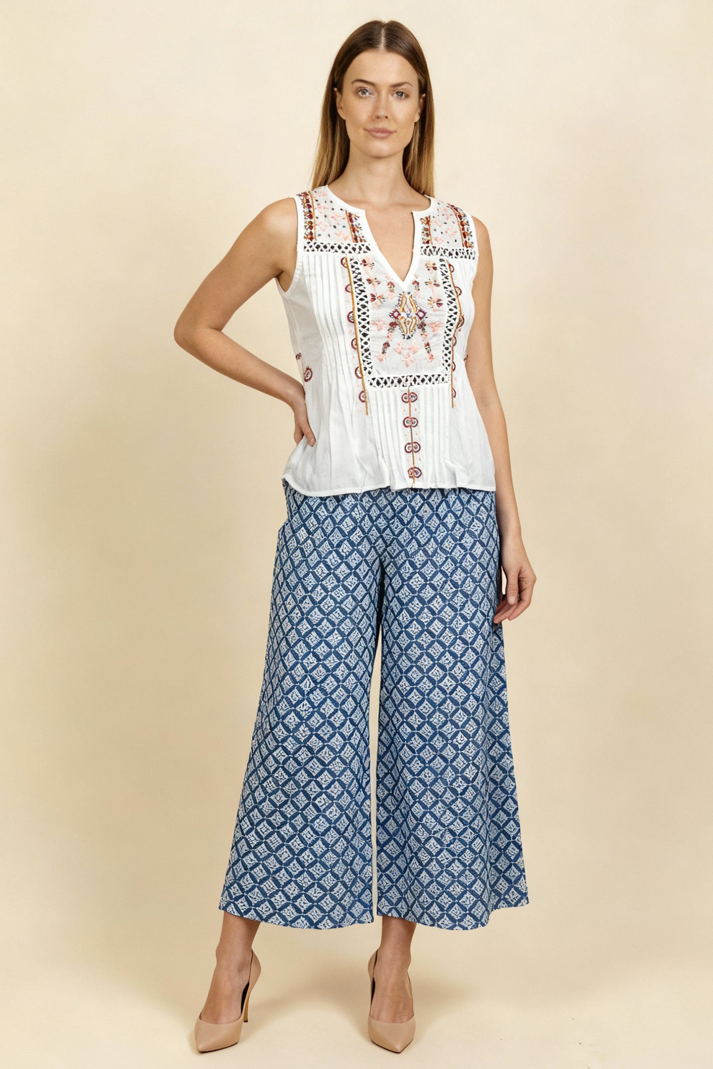 Handprint Dream Apparel Fiora White Top NE7086
