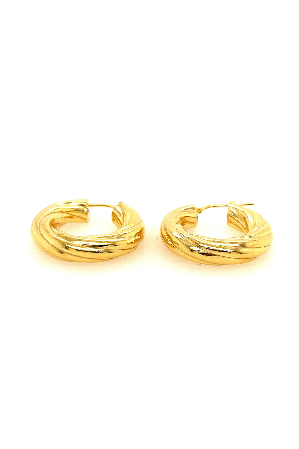 LBJ Jewellery Thick Medium Twist Hoops Gold Plated E134GP, detail