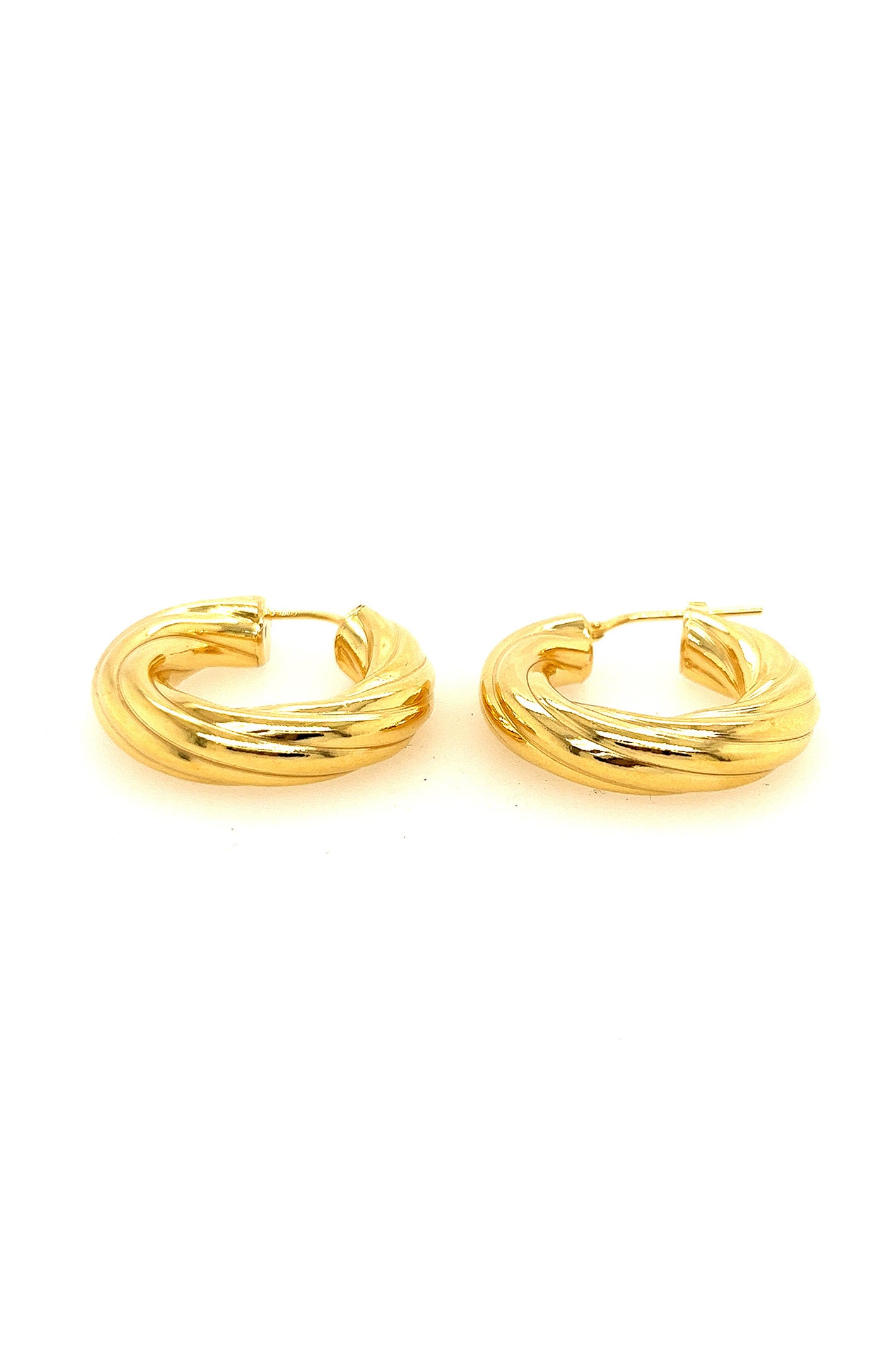 LBJ Jewellery Thick Medium Twist Hoops Gold Plated E134GP, detail