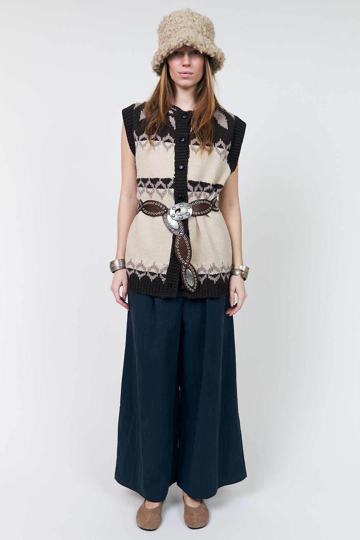 Lollys Laundry CleoLL Creme Beige Nordic Knit Waistcoat 26407-5019, front full length on model