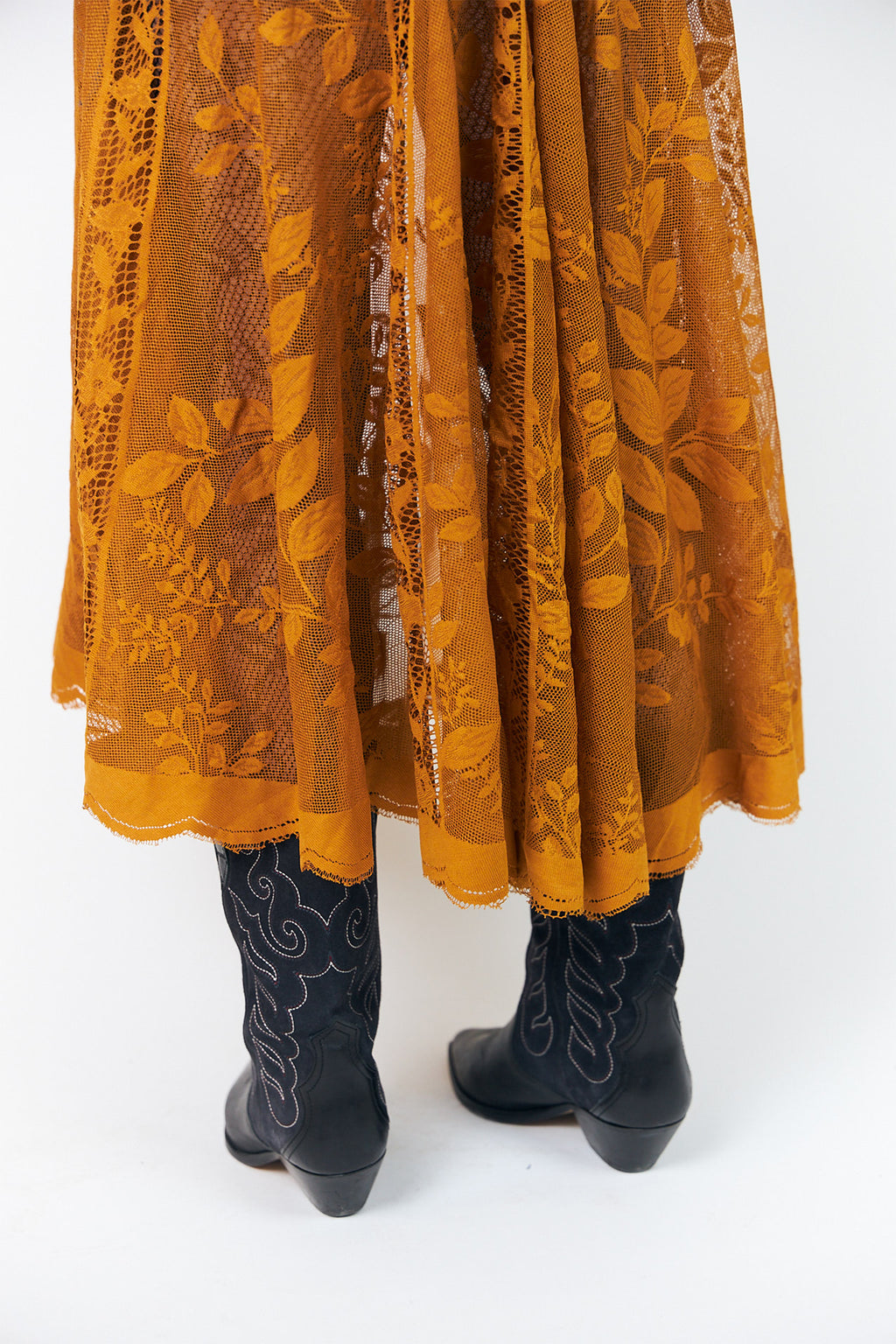 Lollys Laundry CollinsLL Rust Orange Burnout Floral Midi Skirt 26493-2035, scalloped hem detail
