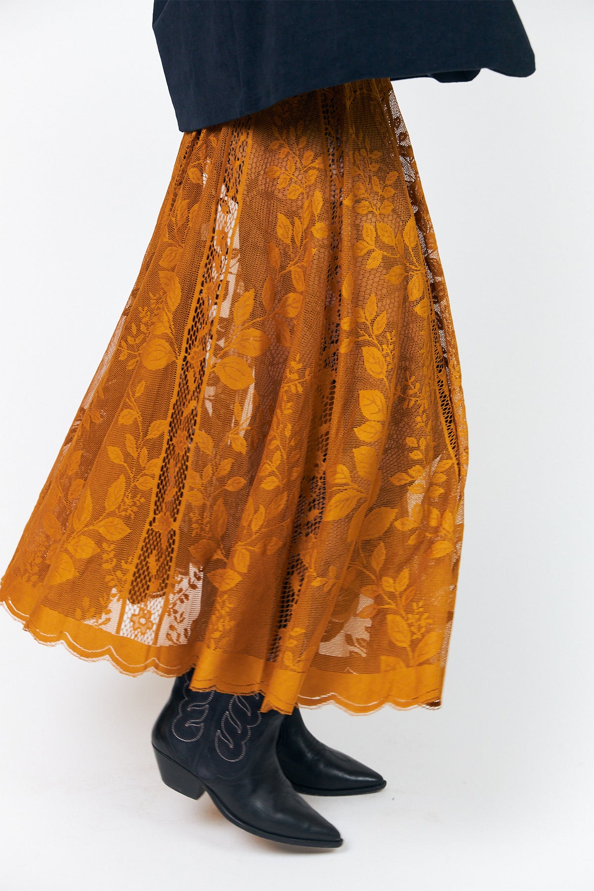 Lollys Laundry CollinsLL Rust Orange Burnout Floral Midi Skirt 26493-2035, hem detail with boots