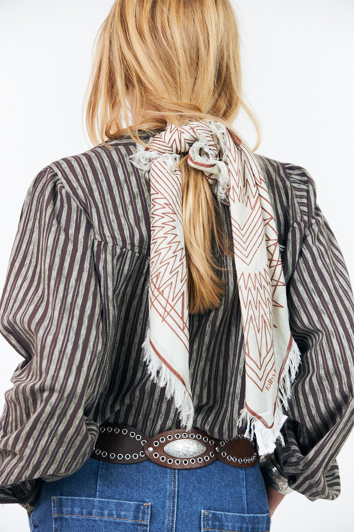 Lollys Laundry NoorLL Brown Print Fringed Scarf 70074-00046, back view showing the full spread of the pattern