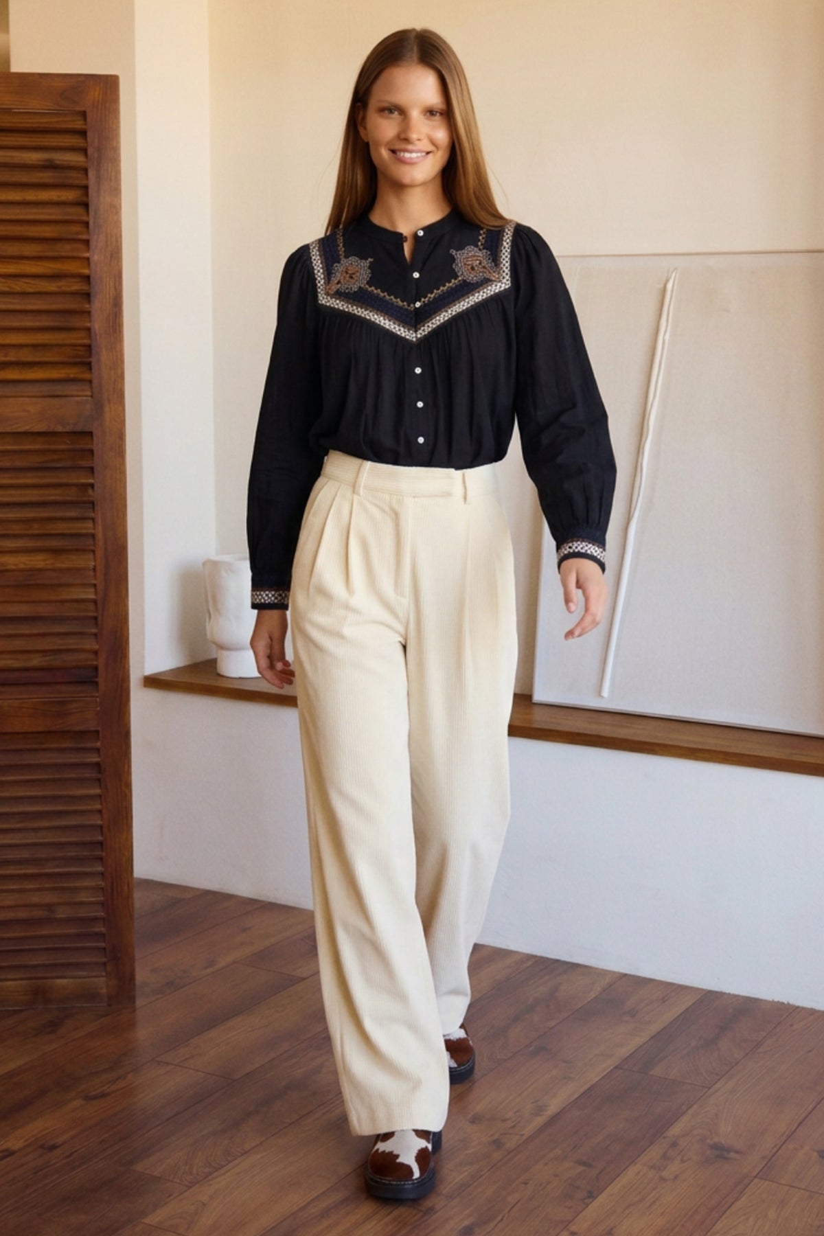 Luna Llena Silvia Black Shirt CH864, front view full length