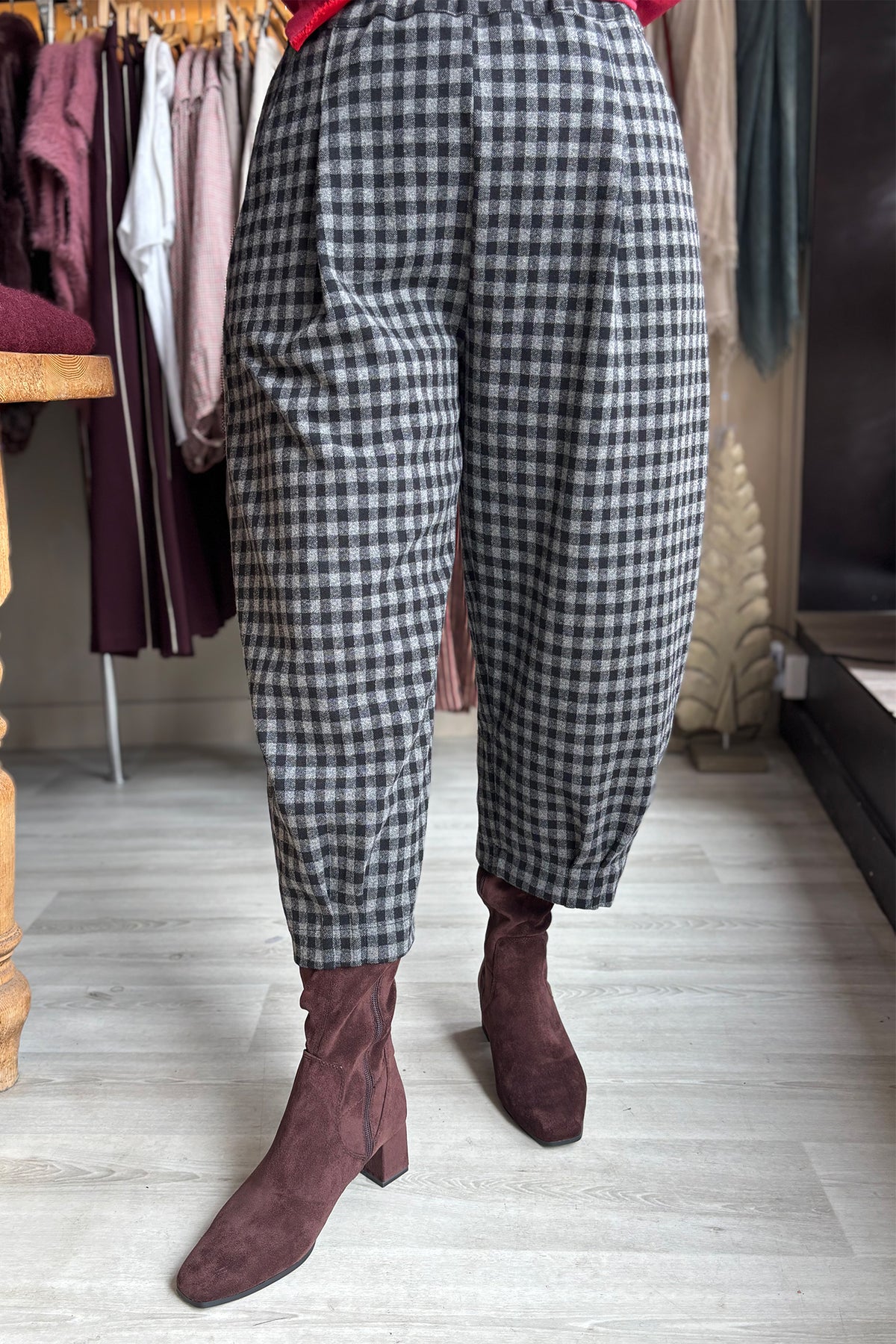 Mama B Bianco JQ 33847 Grigio Grey Large Check Trousers, tapered leg detail