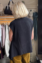 Mama B Elva Nero Black Gilet Jumper 17237, back view showing the dipped hem