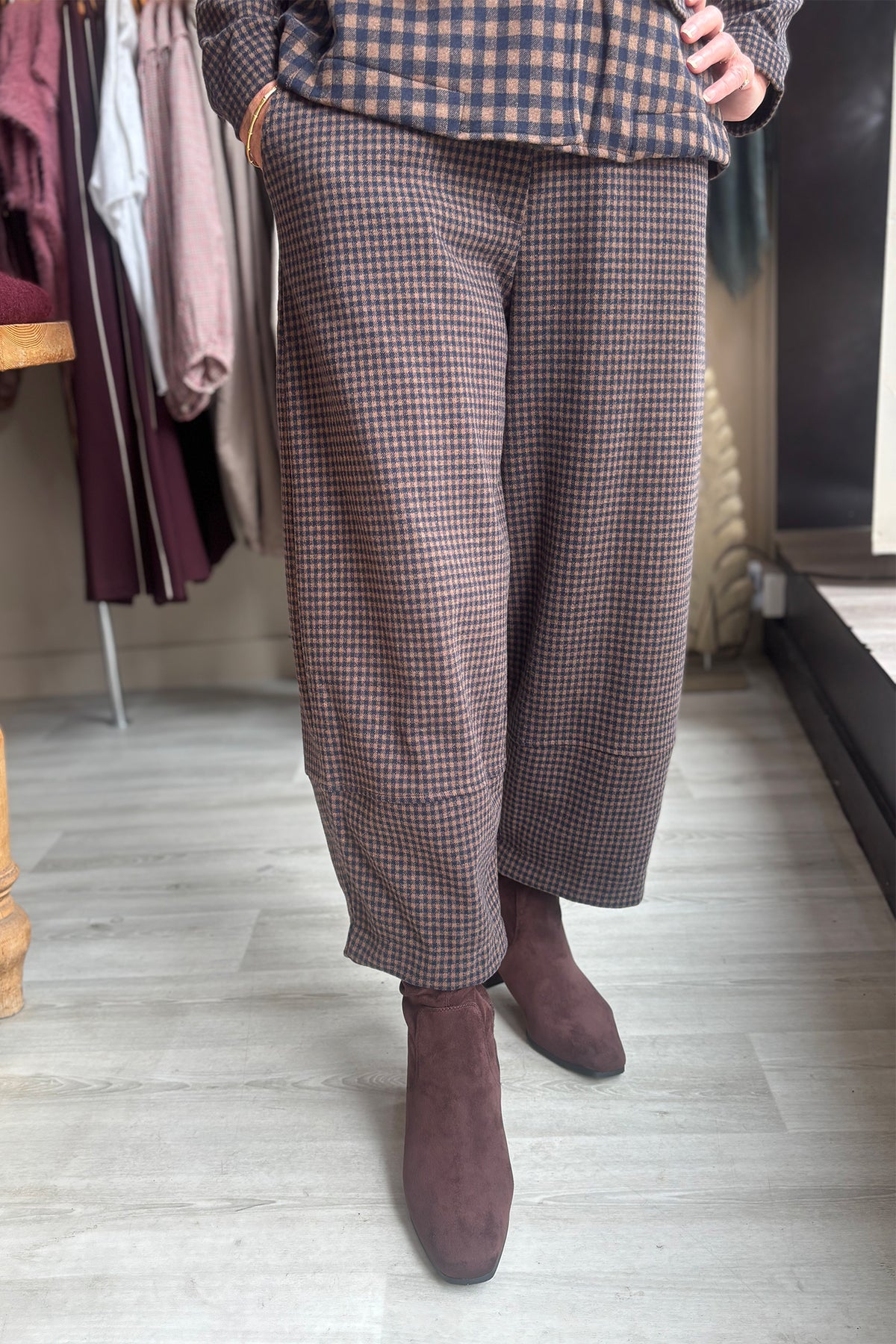 Mama B Rima JQ33846 Notte Brown Small Check Trousers, front view