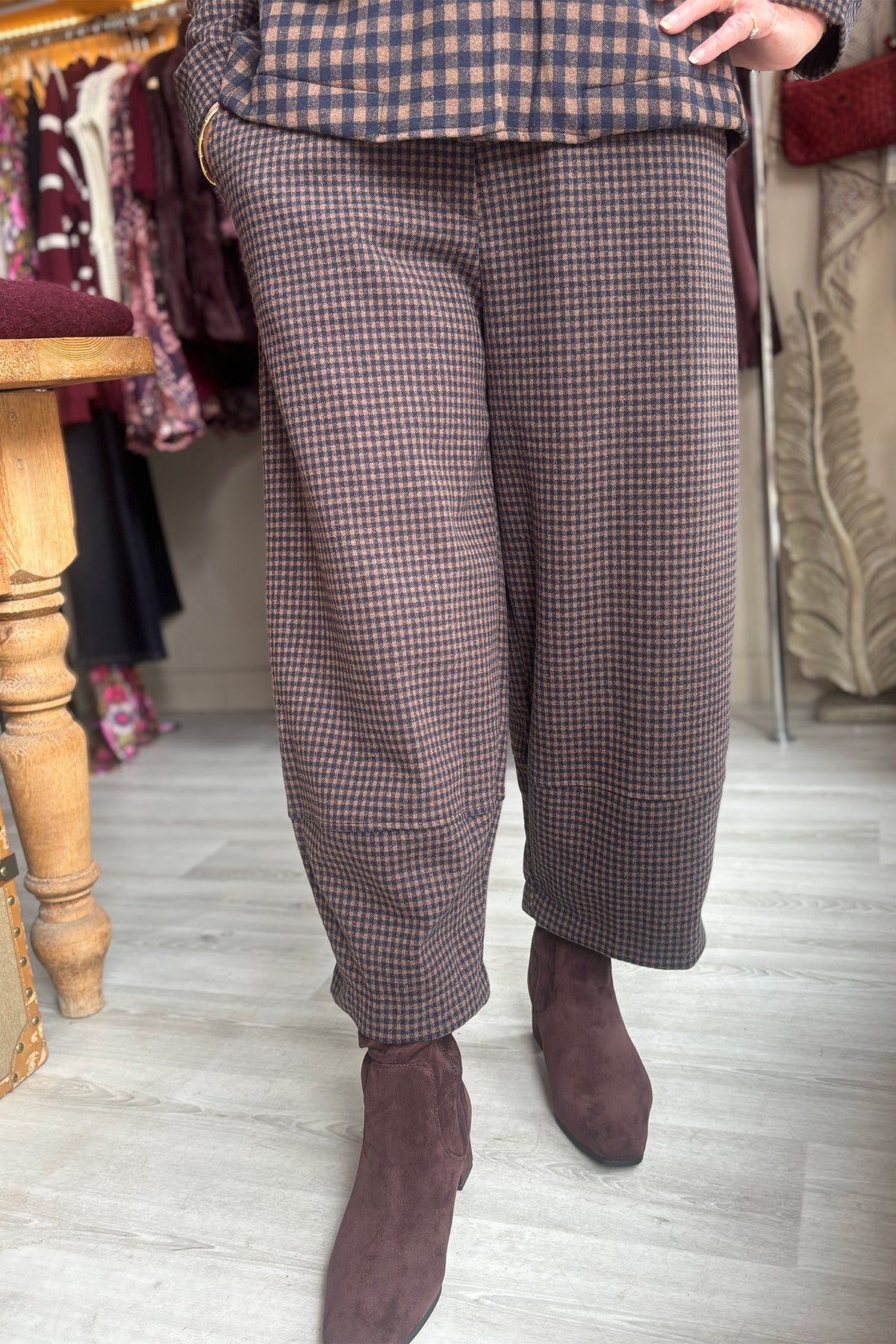 Mama B Rima JQ33846 Notte Brown Small Check Trousers, side view with check detail