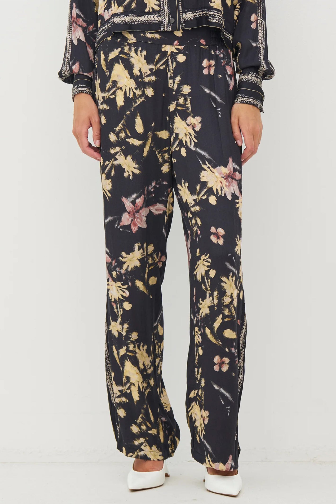Nu Denmark Cara Black Mix Print Trousers 8746-10 000