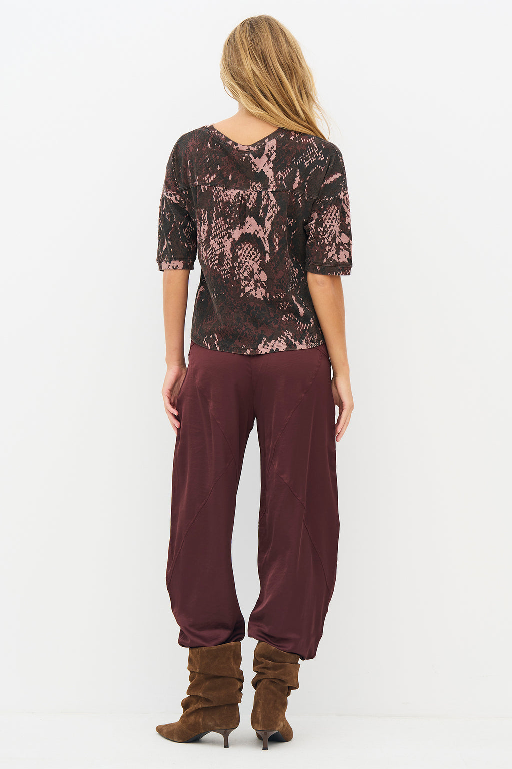 Nu Denmark Enola Rose Snake Brown Print Top 8931-50, back full length on model