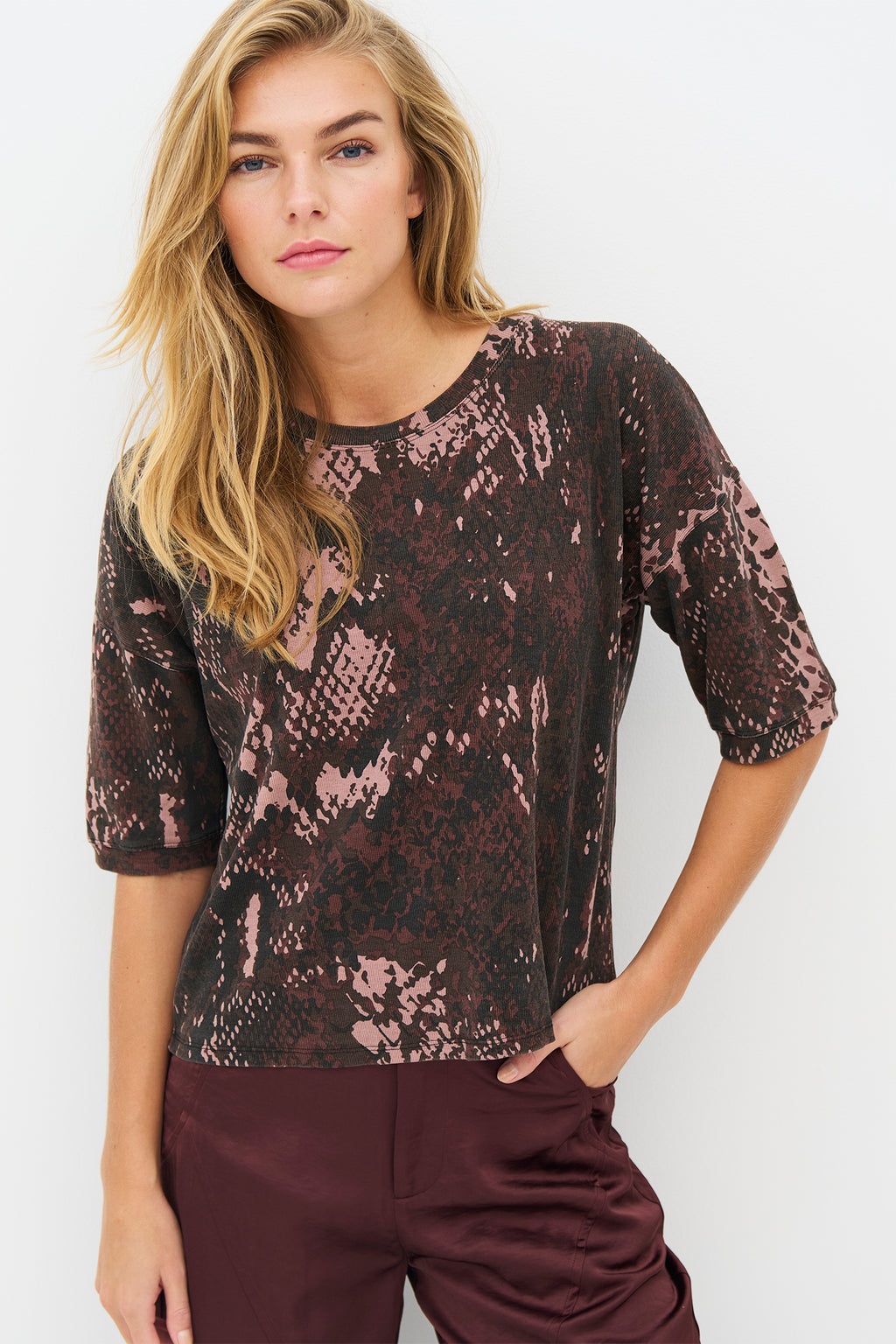 Nu Denmark Enola Rose Snake Brown Print Top 8931-50, close front view of the snake print