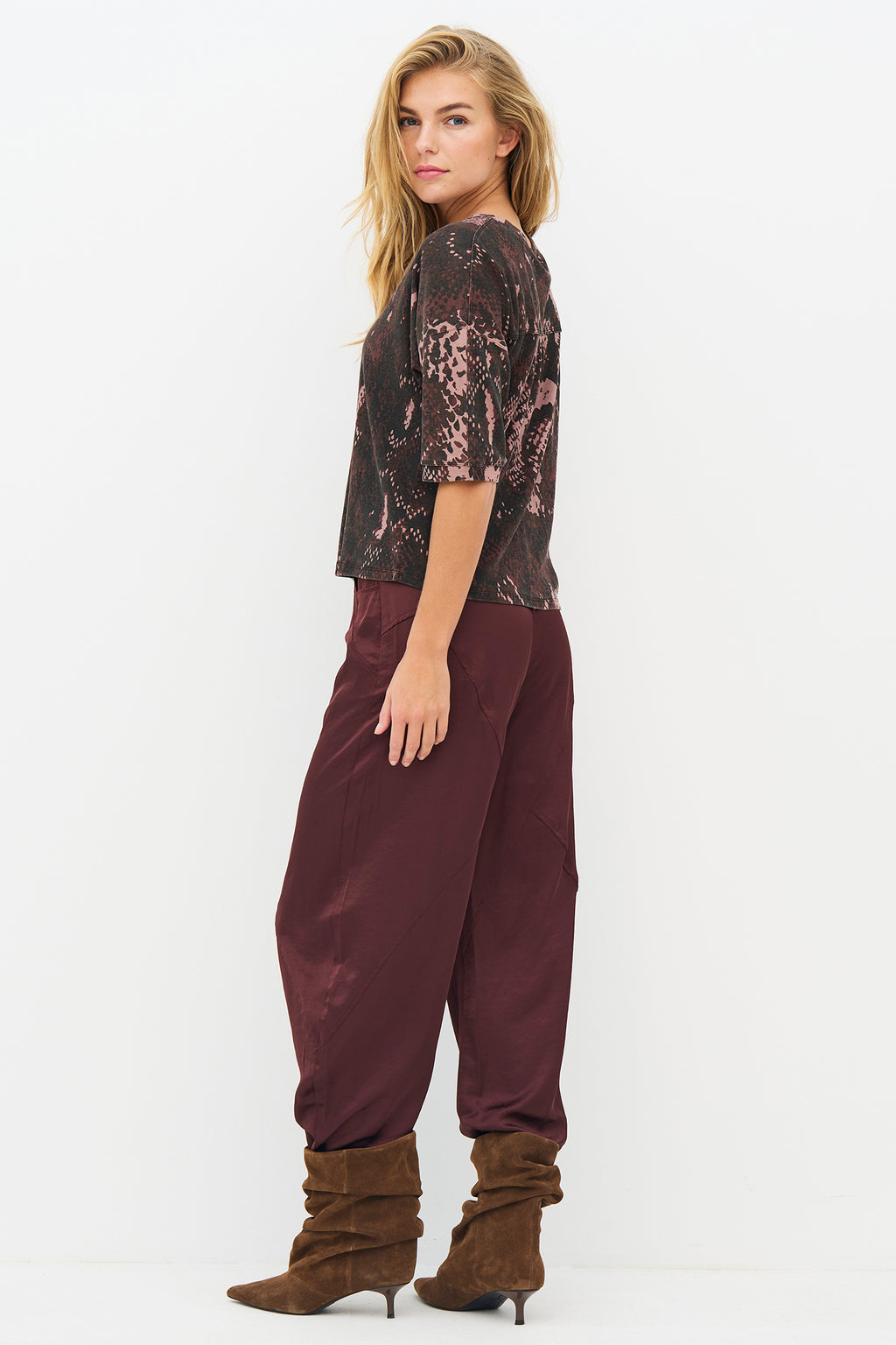Nu Denmark Enola Rose Snake Brown Print Top 8931-50, side full length on model