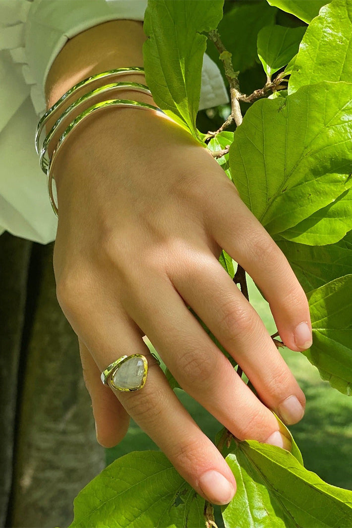 Reeves & Reeves Maharani Gold Ring Medium Moonstone White FS40, worn