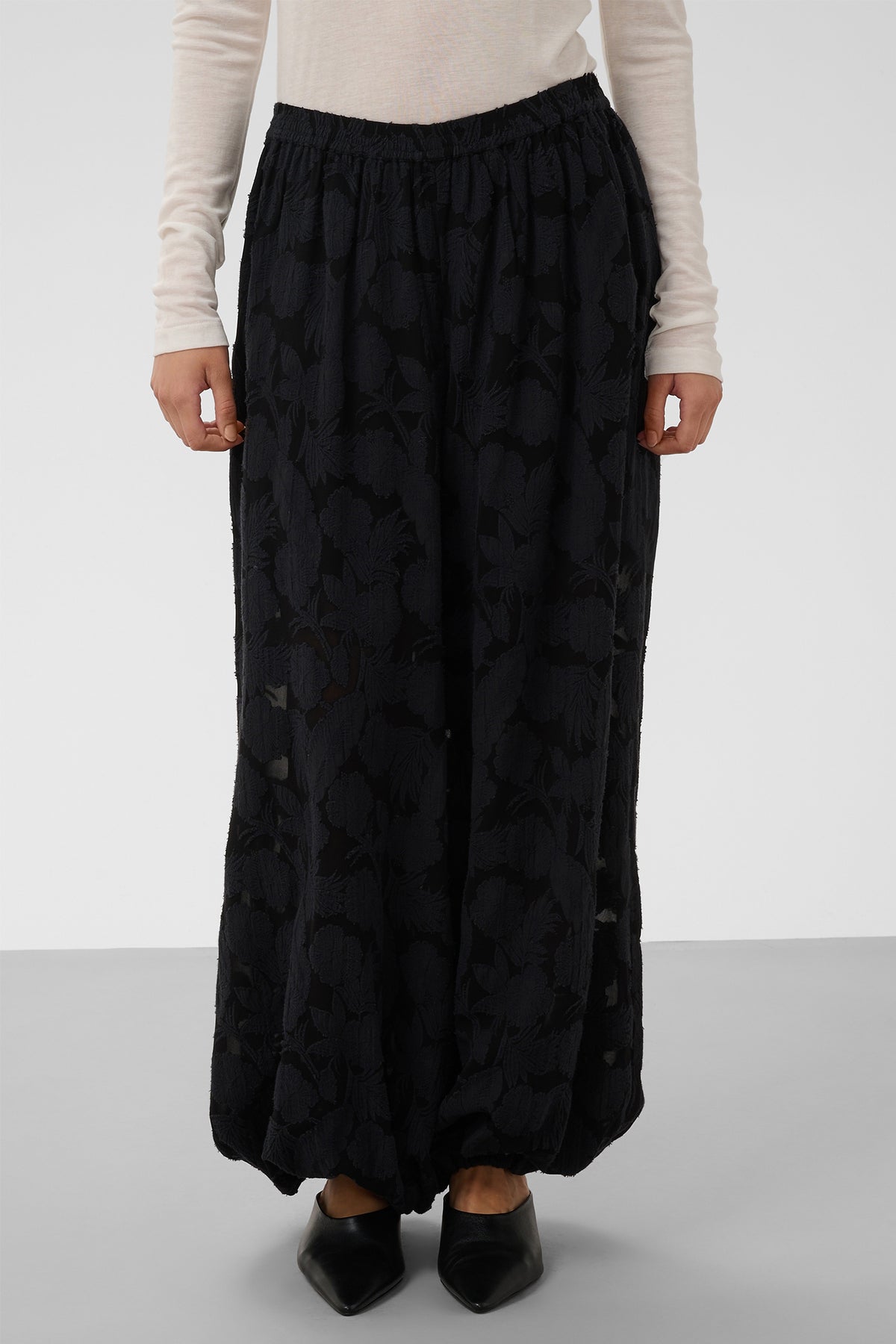 Soaked SLFelina Black Balloon Trousers 30409612-194008, front view