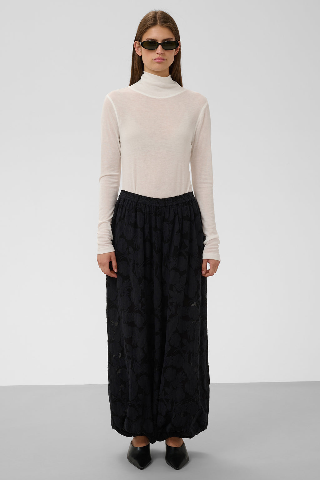 Soaked SLFelina Black Balloon Trousers 30409612-194008, full length front view
