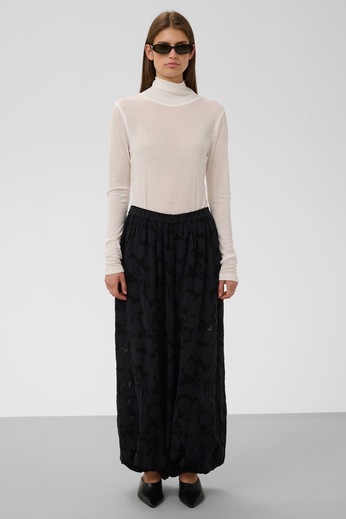 Soaked SLFelina Black Balloon Trousers 30409612-194008, full length front view
