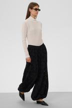 Soaked SLFelina Black Balloon Trousers 30409612-194008, three-quarter front view