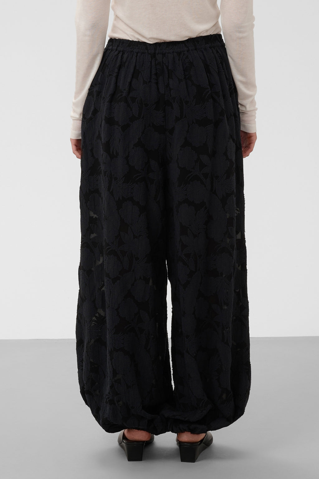Soaked SLFelina Black Balloon Trousers 30409612-194008, back view close up