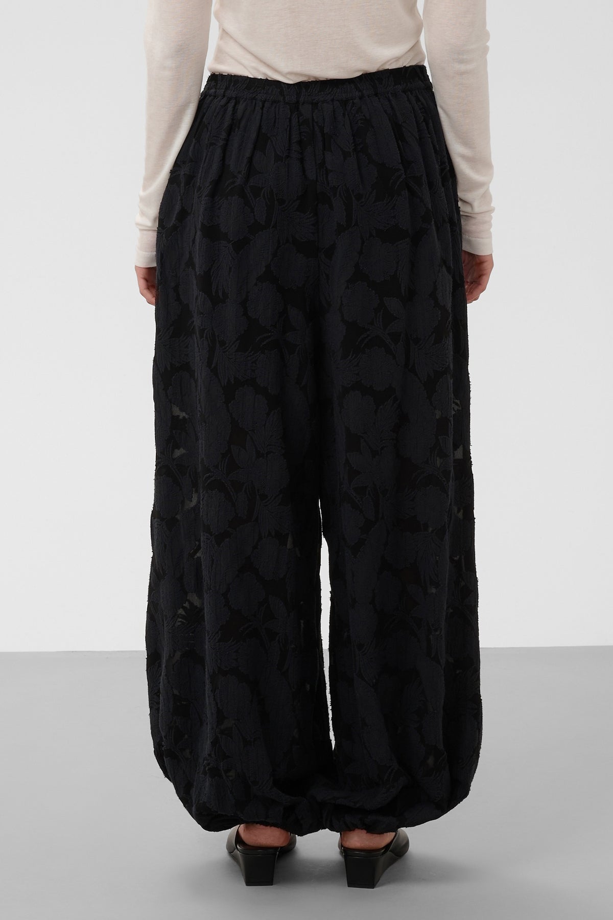 Soaked SLFelina Black Balloon Trousers 30409612-194008, back view close up