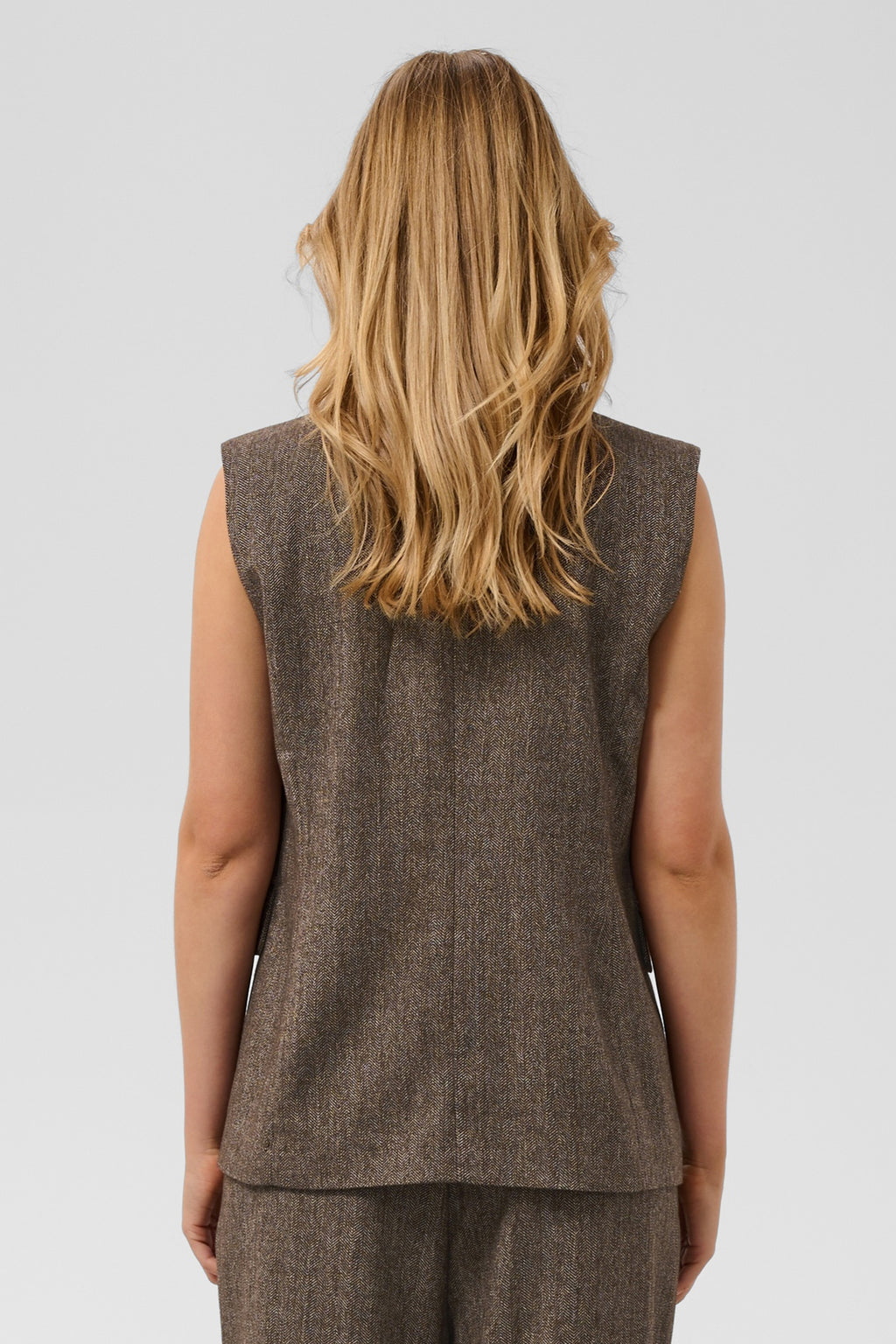 Soaked SLKango Ganache Herringbone Brown Waistcoat 30409490-305270, back view close up