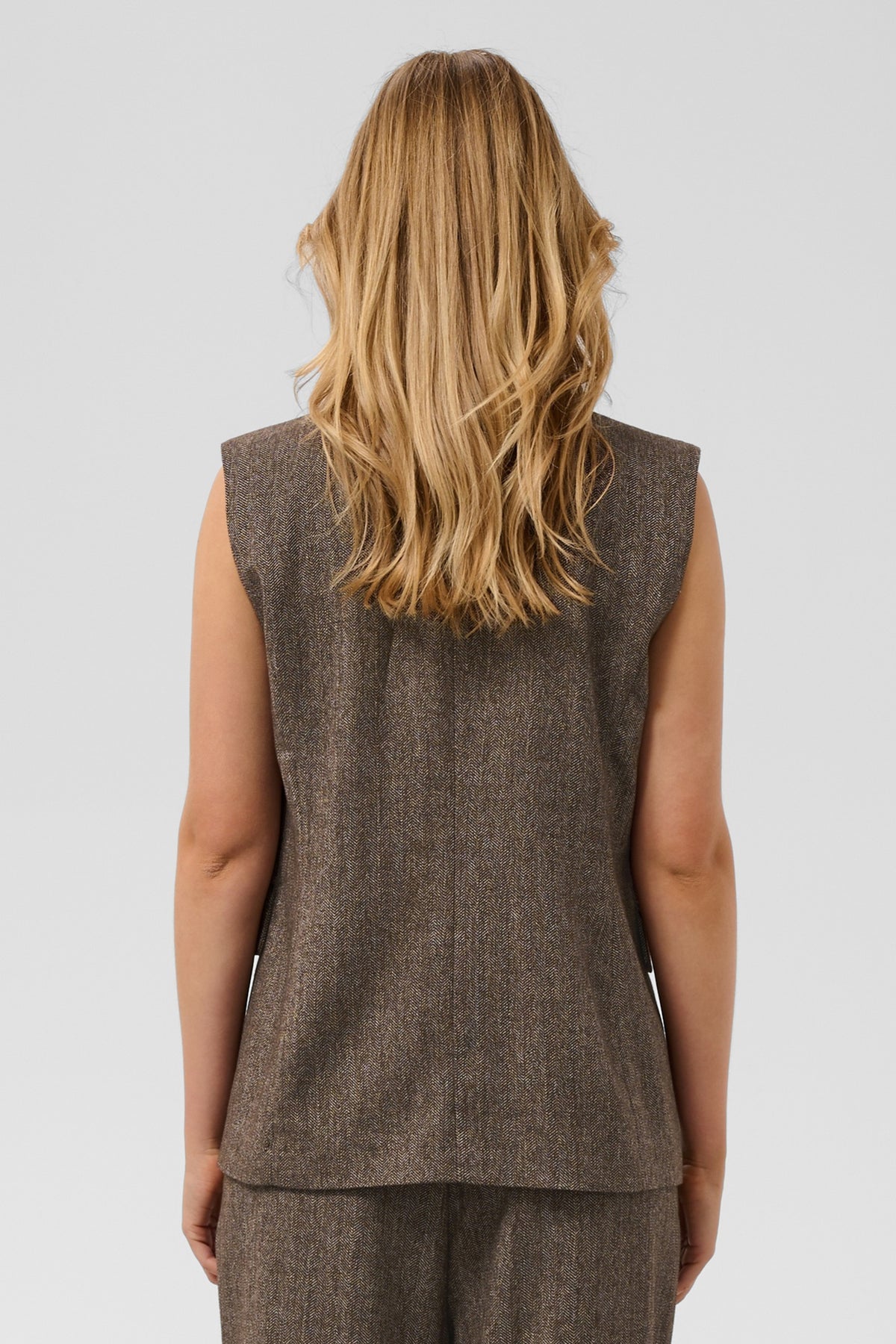 Soaked SLKango Ganache Herringbone Brown Waistcoat 30409490-305270, back view close up