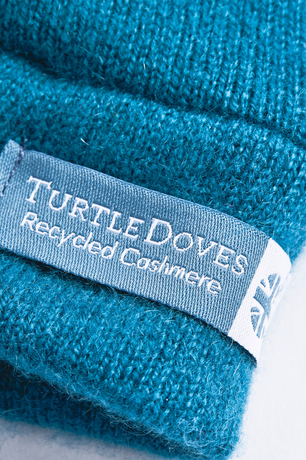 Turtle Doves Teal Blue Cashmere Fingerless Gloves, cuff label close-up