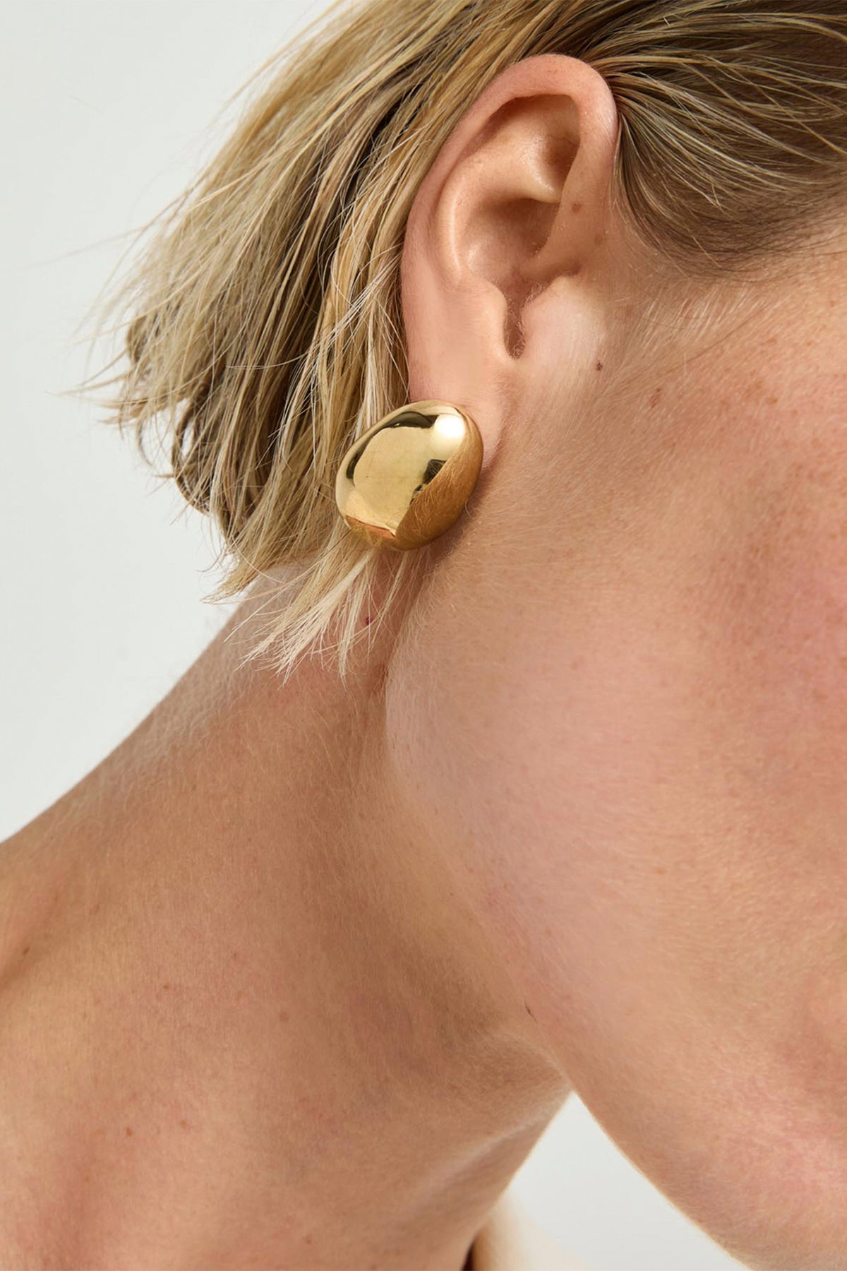 UNOde50 Big Nexia Gold Earrings PEN1081, worn, close up