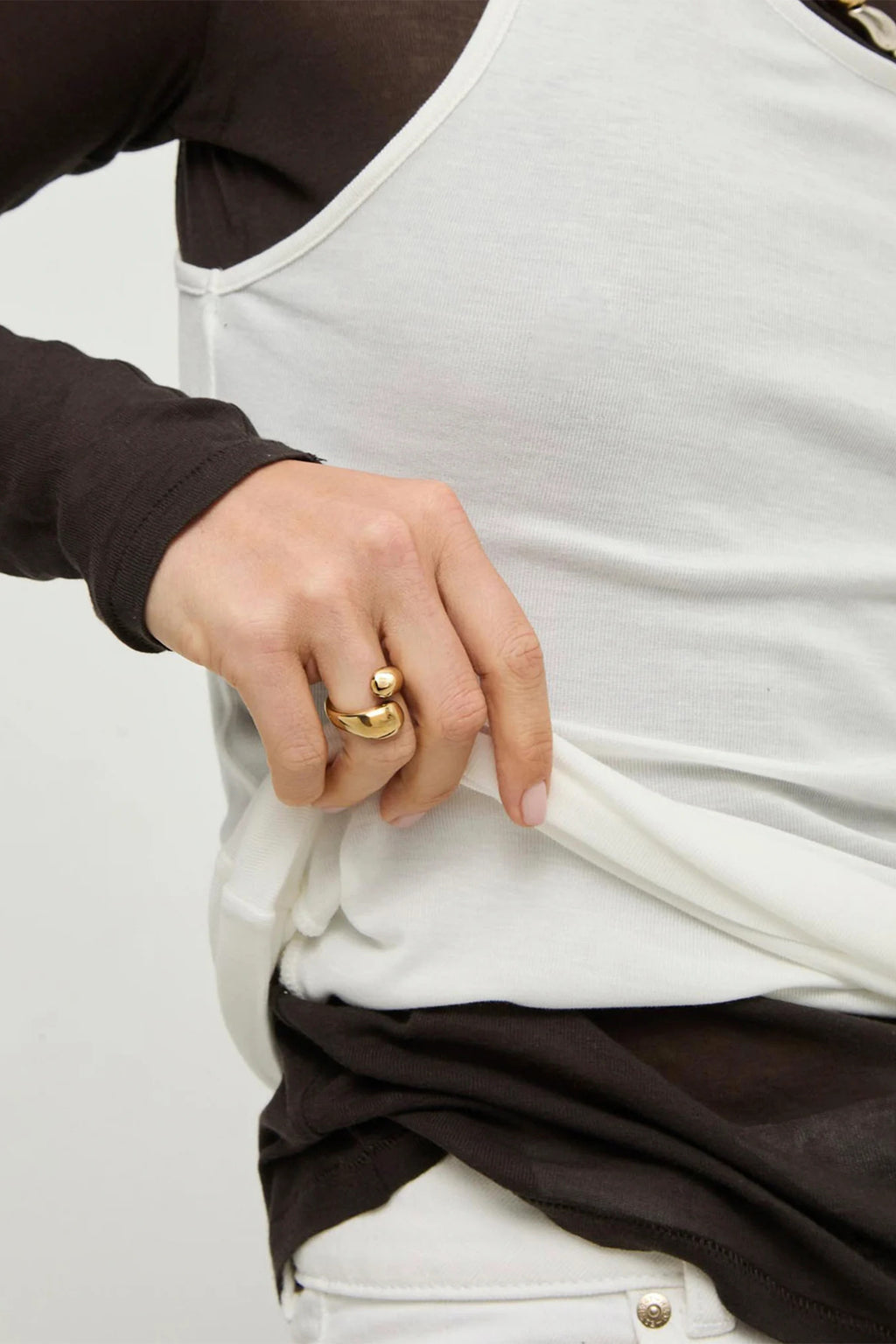 UNOde50 Corium Gold Ring ANI0873, worn, close up