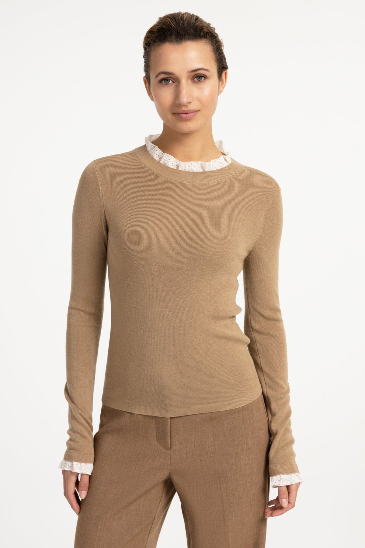Yaya Cornstalk Brown Ruffle Rib Jumper 01-000626-609, full front view on model