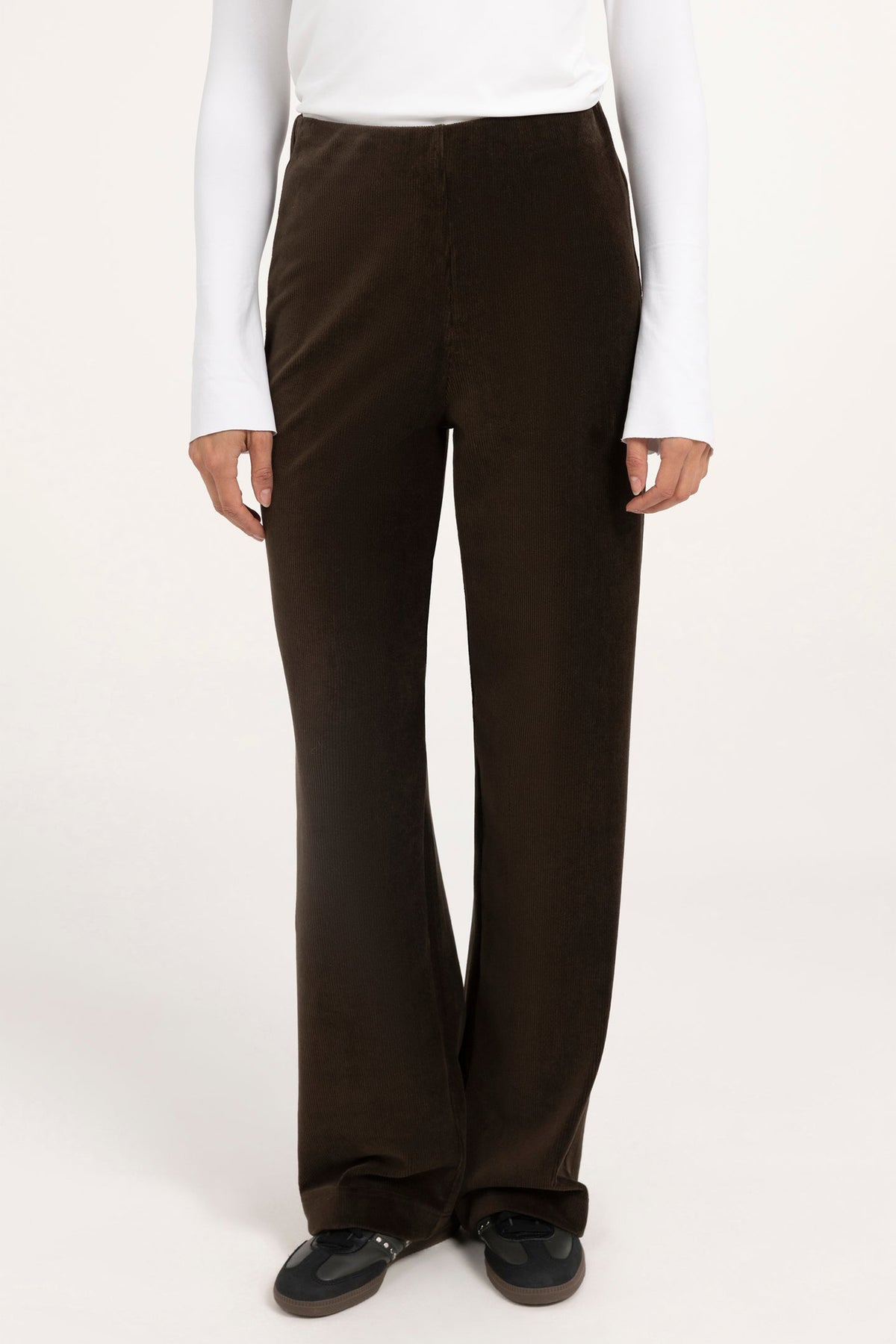 Yaya Delicioso Brown Wide Leg Trousers 01-309292-610, front view on model
