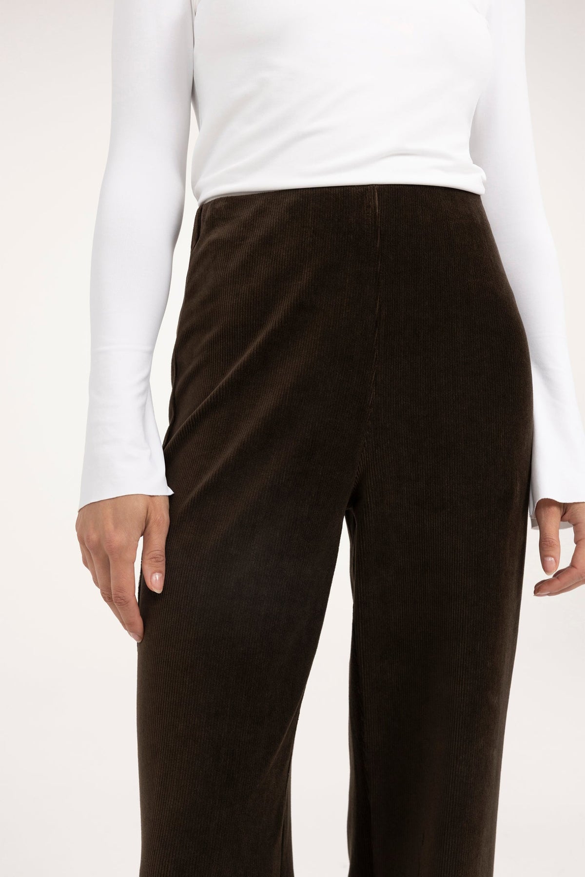 Yaya Delicioso Brown Wide Leg Trousers 01-309292-610, waistband detail on model