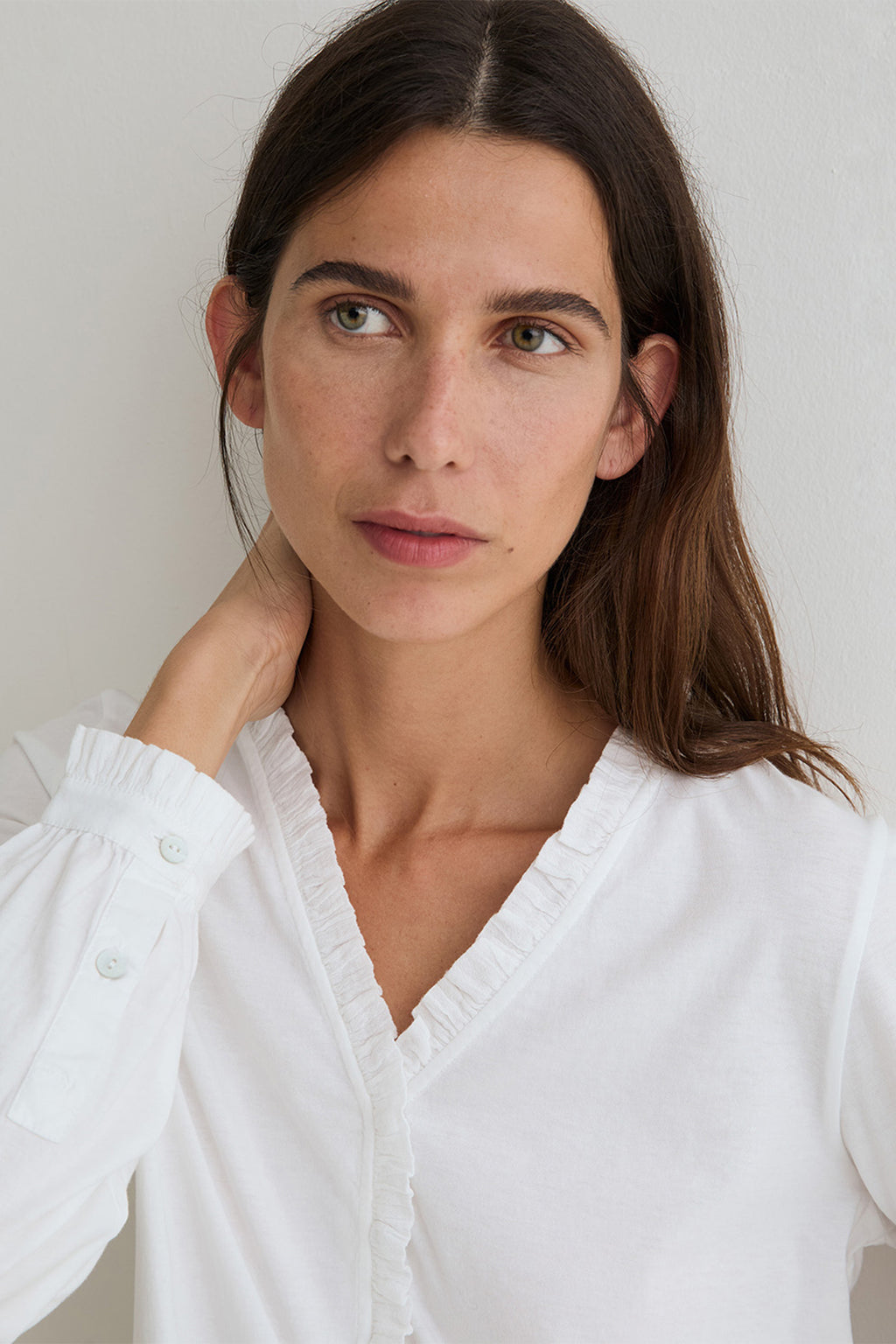 Yerse Chantal Volantes White Ruffle Neck Blouse 45163, neckline close-up