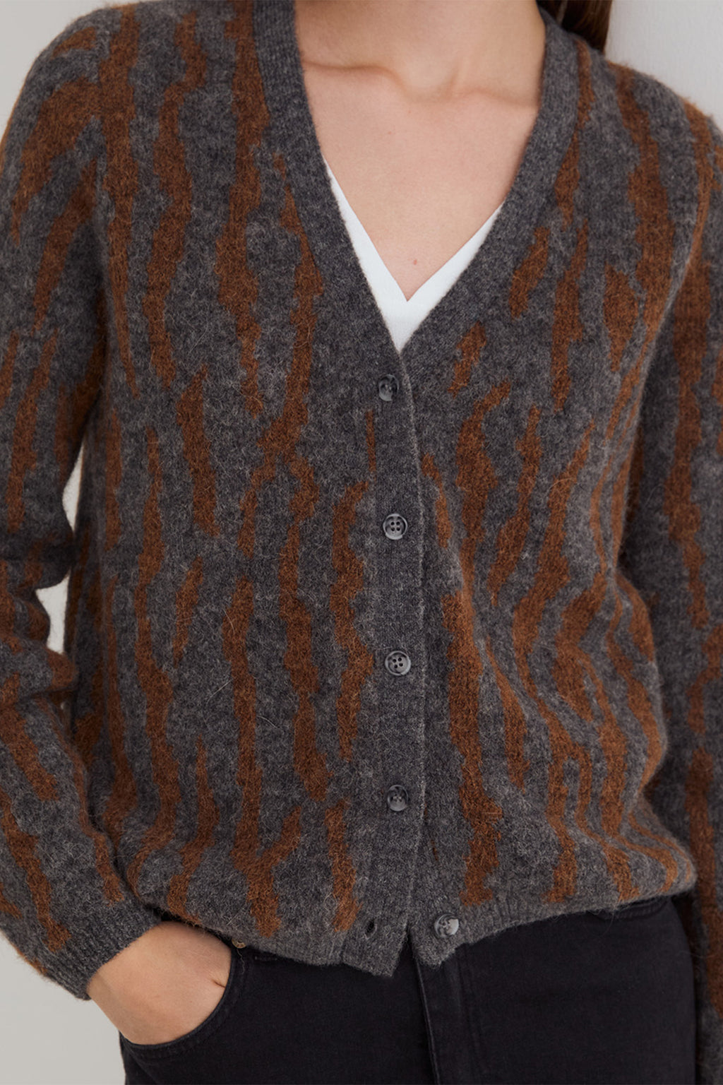 Yerse Leo Camel Grey Button Cardigan 45565, knit pattern and button detail