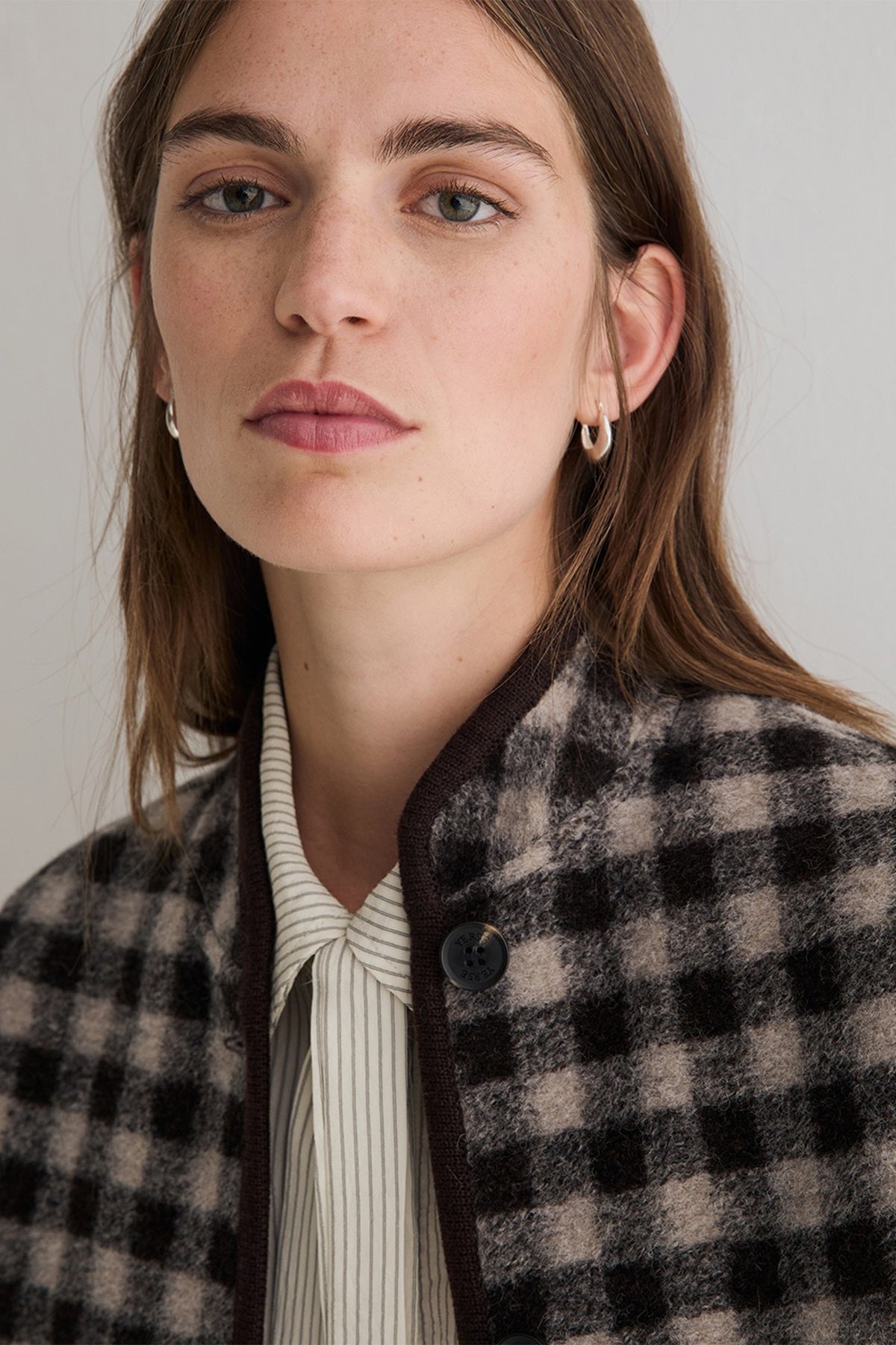 Yerse Nani Cream Black Check Wool Jacket 45620, collar and button detail