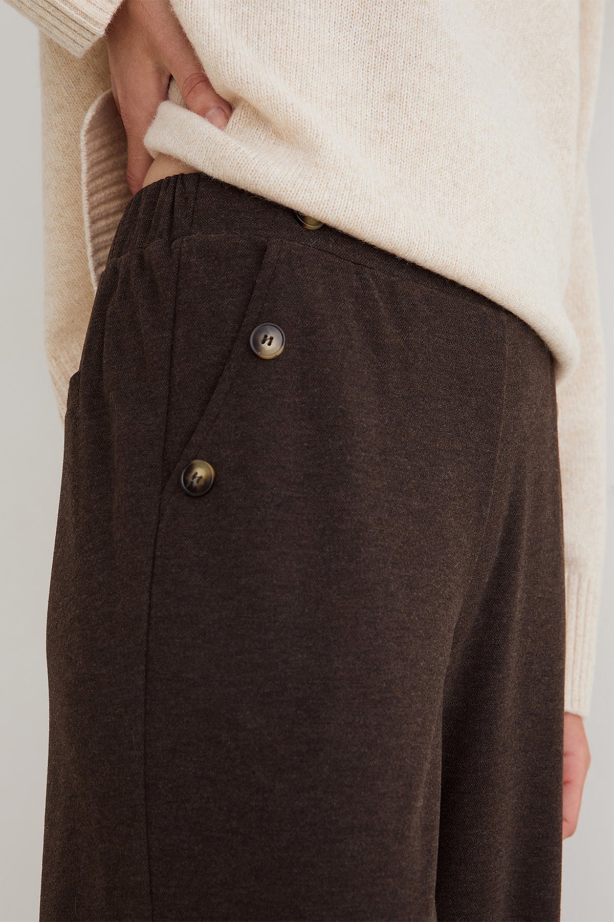 Yerse Virginia Brown Wide Leg Trousers 45410, waistband and button detail